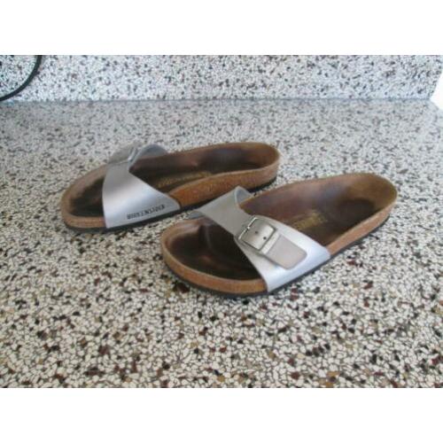 Meisjes/ Dames Birkenstocks maat 37 zgan, zilver kleur.