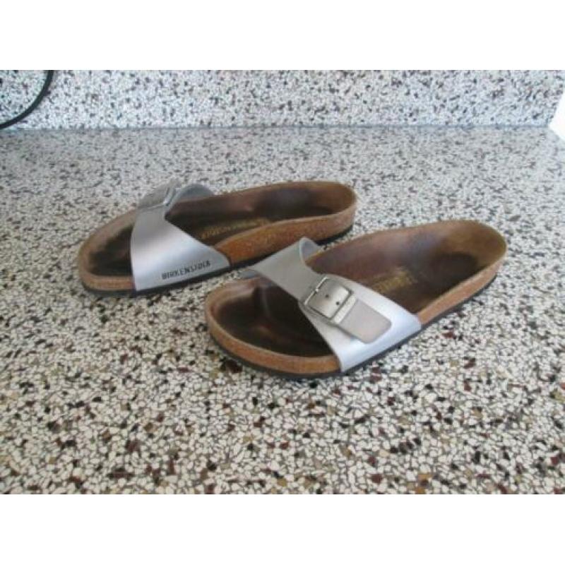 Meisjes/ Dames Birkenstocks maat 37 zgan, zilver kleur.