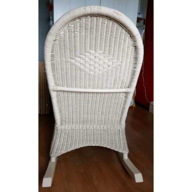 Babypark schommelstoel Whitewash rotan riet met kussen