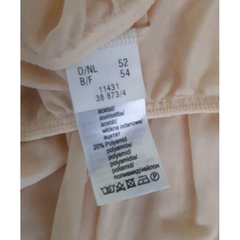 2 Broek rok onderjurken en 1 nieuwe onderjurk maat 52