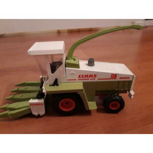 Claas jaguar 695 maishakselaar van Siku