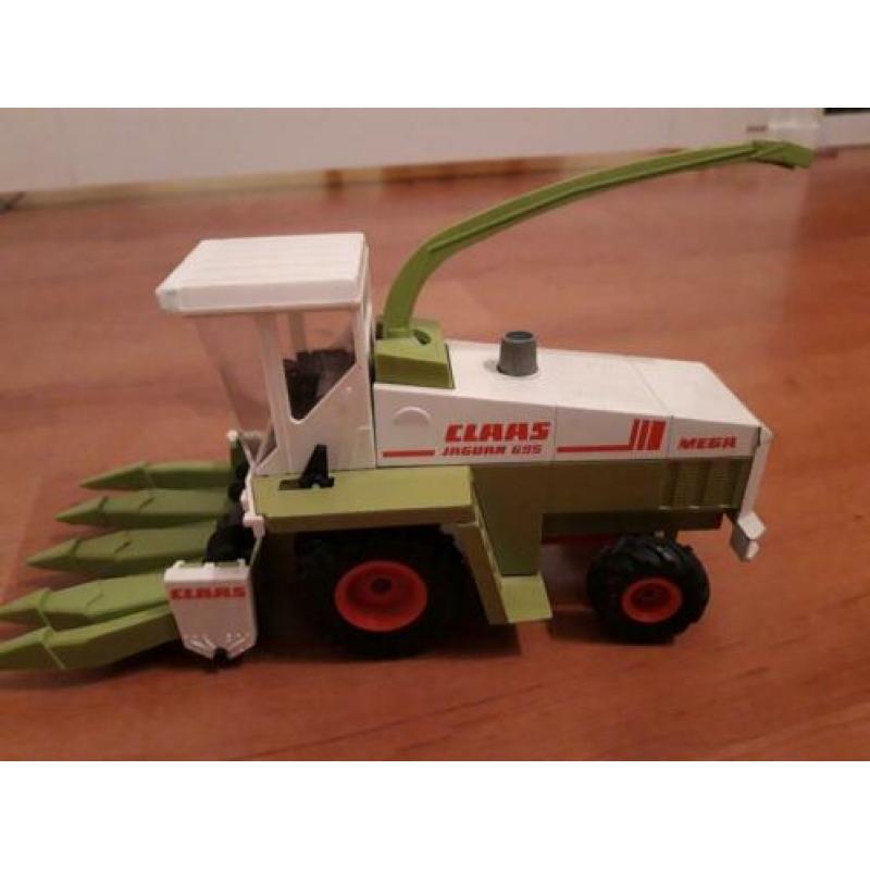 Claas jaguar 695 maishakselaar van Siku
