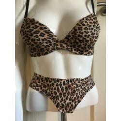 Lingerie setje H&M Seamless, BH 75B en string mt 40 panter