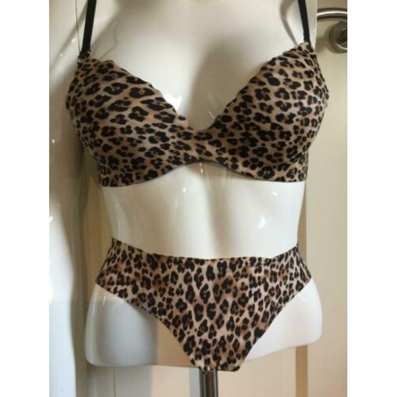 Lingerie setje H&M Seamless, BH 75B en string mt 40 panter