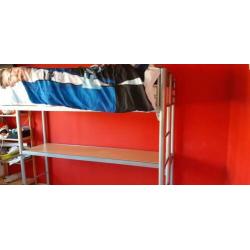 Hoogslaper met bureau