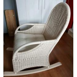 Babypark schommelstoel Whitewash rotan riet met kussen