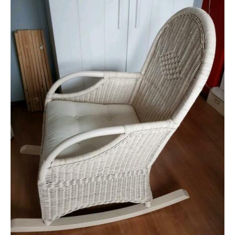 Babypark schommelstoel Whitewash rotan riet met kussen