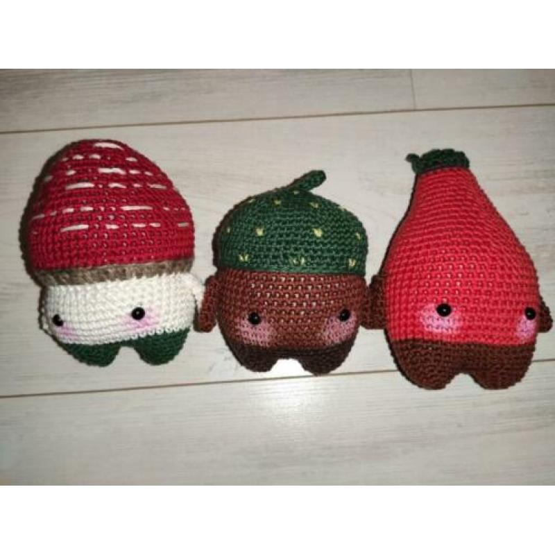 Hand gehaakte poppetjes, paddestoel, eikeltjes, radijsjes