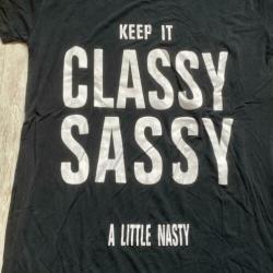 Zwart shirt | Keep it classy, sassy, little nasty | Maat XS