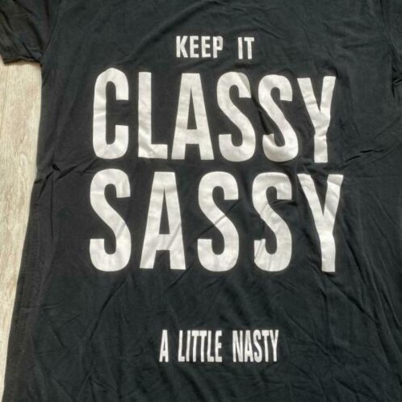 Zwart shirt | Keep it classy, sassy, little nasty | Maat XS
