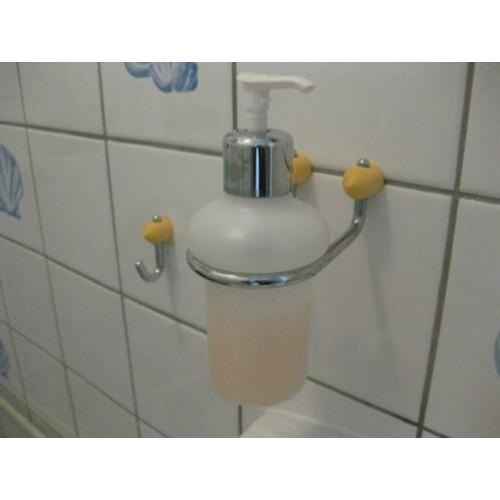 3 delige set toiletaccessoires, € 10,00