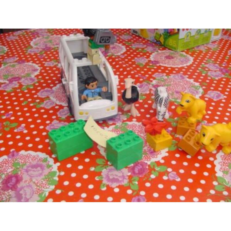 lego duplo Dierentuin Bus 10502 en2297-1: Cute Animals word