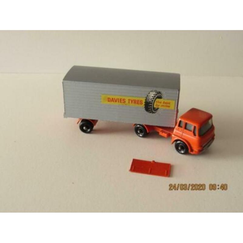 matchbox major pack 22 Bedford met trailer.