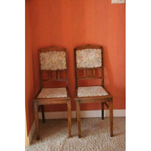 2 eiken stoelen - met stof bekleed