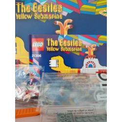 Yellow submarine van lego