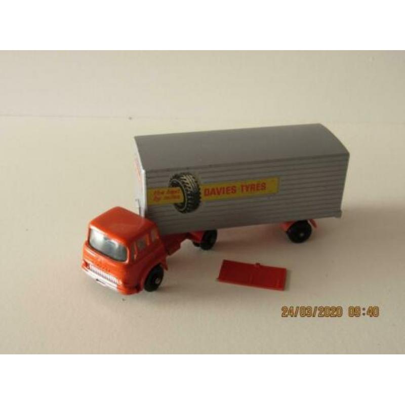 matchbox major pack 22 Bedford met trailer.