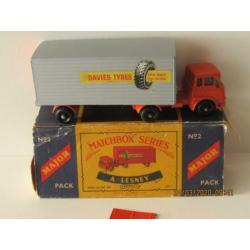 matchbox major pack 22 Bedford met trailer.