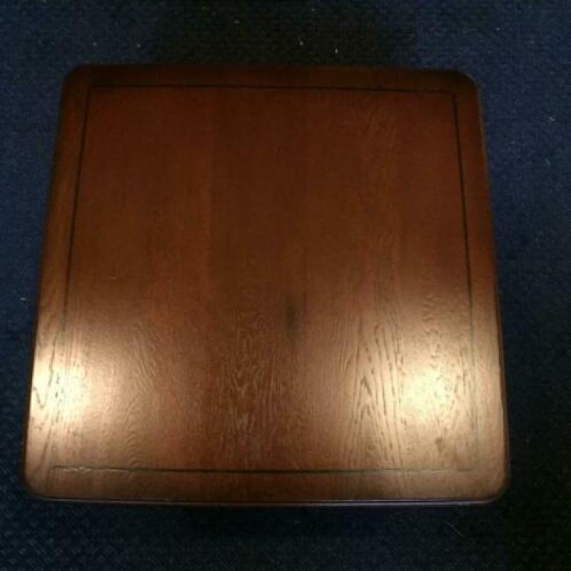 Bijzettafel hout met inleg en bewerkte poten, 60 x 60 cm