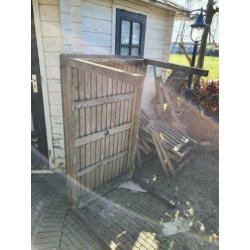 GRATIS, tafel plus stoelen ophalen. Opknapwerk