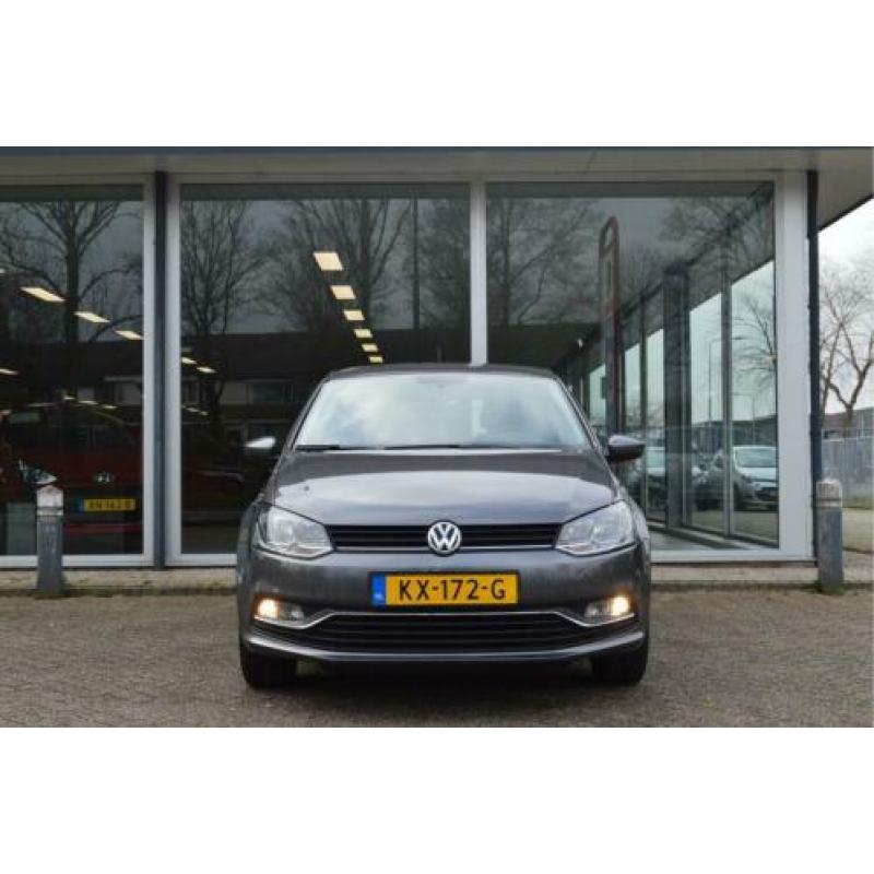 Volkswagen Polo 1.2 TSI Comfortline Connected Series - 2 jaa