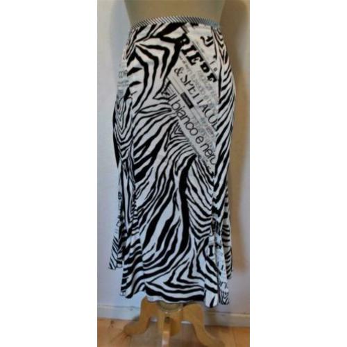 Mooie zwart/witte print rok van Blacky Dress (Berlin)! 40