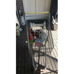 Zeer oude winkelwagen.
