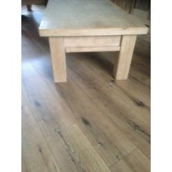 blank eiken salon tafel