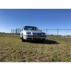 Volkswagen Bora trendline1.6 16v 74KW 2000 Grijs moet weg