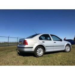 Volkswagen Bora trendline1.6 16v 74KW 2000 Grijs moet weg