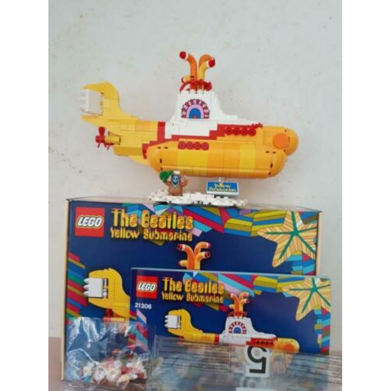 Yellow submarine van lego