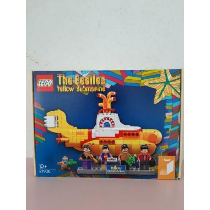 Yellow submarine van lego
