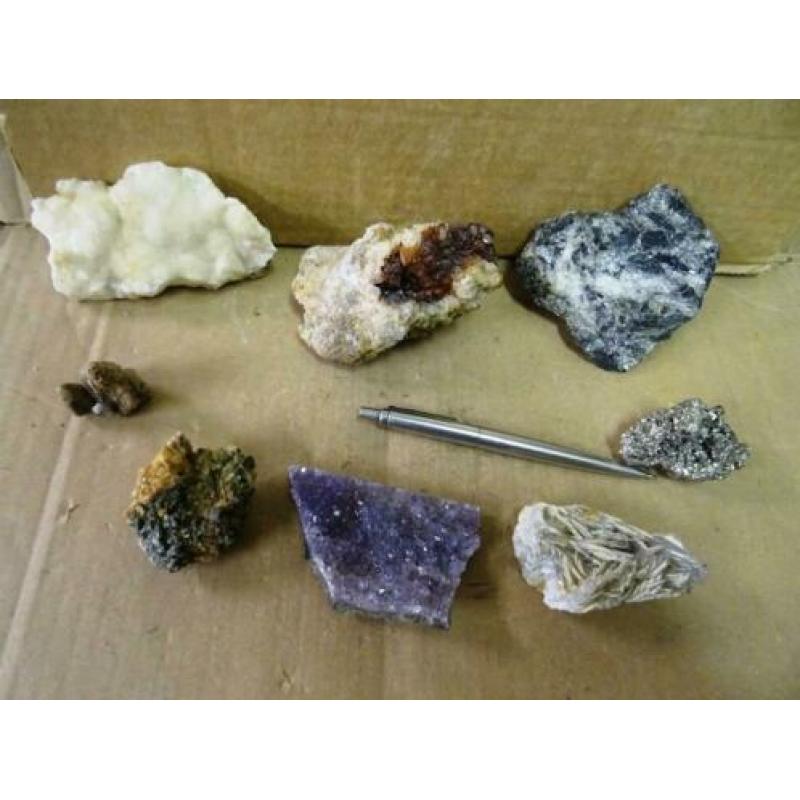 8 Ruwe clusters, diverse mineralen