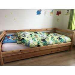 Te koop bed met onderschuifbed