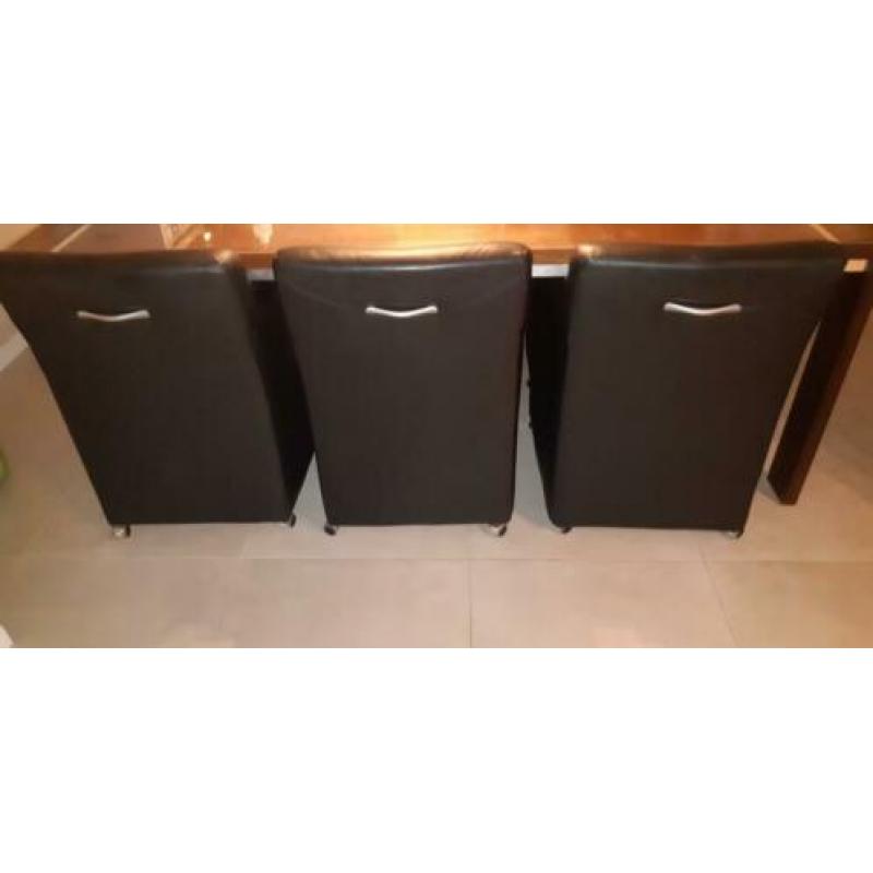 6 leren fauteuils op wieltjes