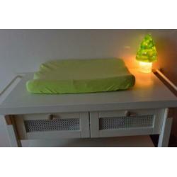 Babykamer: ledikant en commode -heel leuk!-