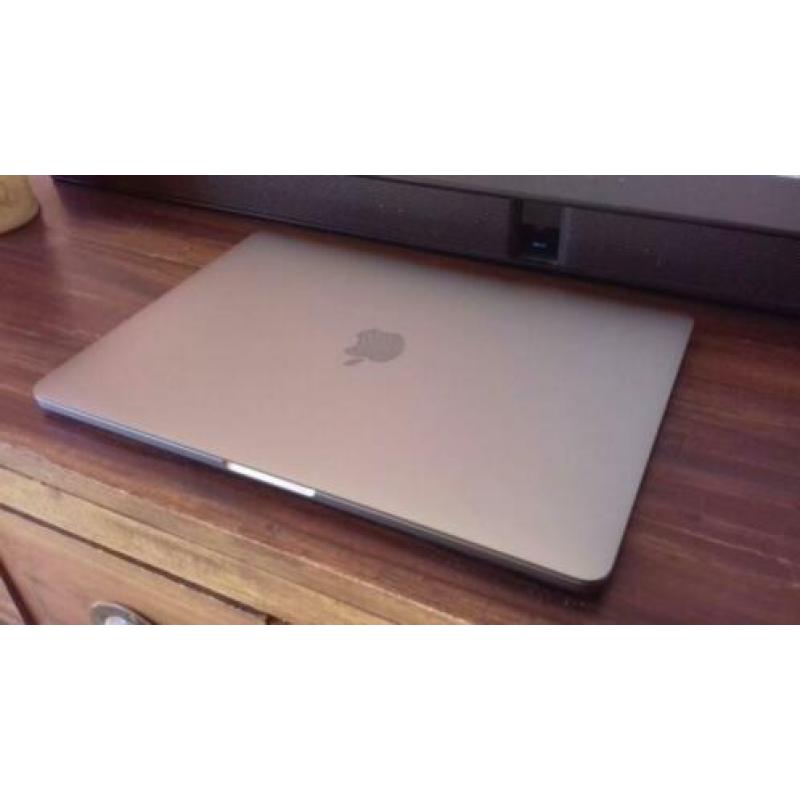 MacBook Pro 2017 / i5 / 8GB RAM / 128GB SSD Flash / 85 Cycli