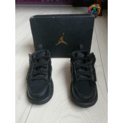 Jordan 1 mid, maat 23.5