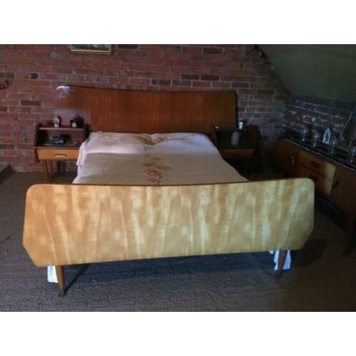 3x 2 pers bed met nachtkastjes brocante vintage dressoir