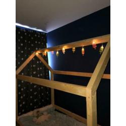 Houten kinderbed 2 stuks 80x170 cm met 2 lades. Incl matras