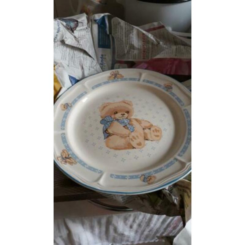 Iemand nog interesse in dit servies?