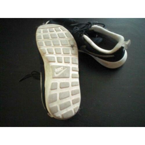 Mooie Zwarte NIKE sneakers. Maat 31.5