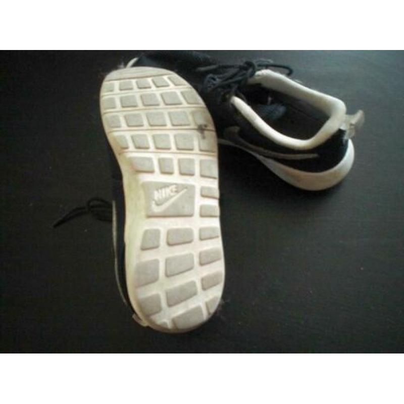 Mooie Zwarte NIKE sneakers. Maat 31.5