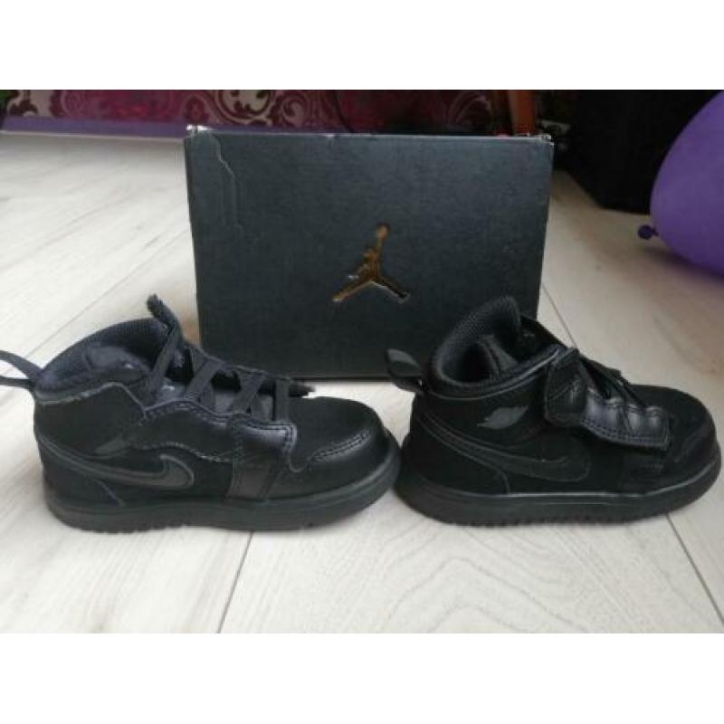 Jordan 1 mid, maat 23.5