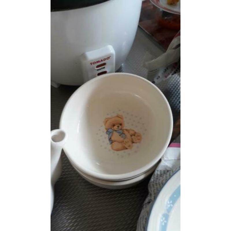 Iemand nog interesse in dit servies?