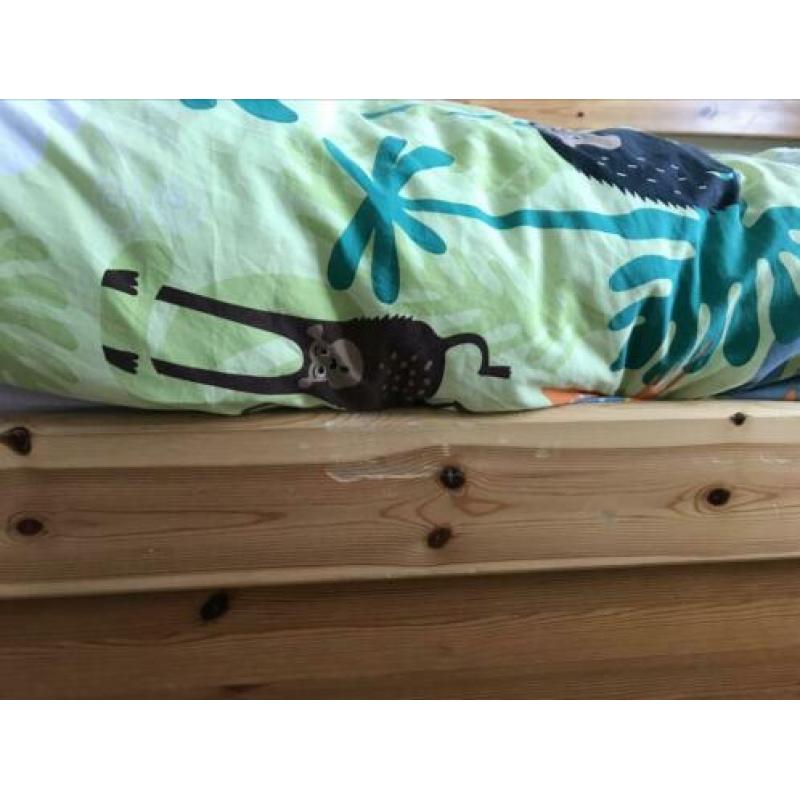 Te koop bed met onderschuifbed