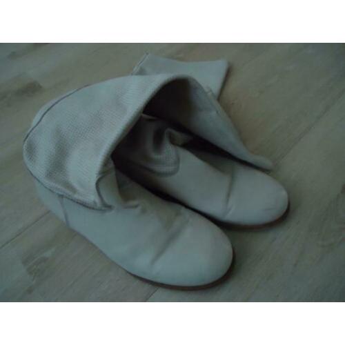 Laarzen echt leder en sneakers suede look .