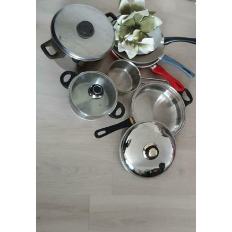 7 delige pannen set.