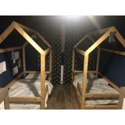 Houten kinderbed 2 stuks 80x170 cm met 2 lades. Incl matras