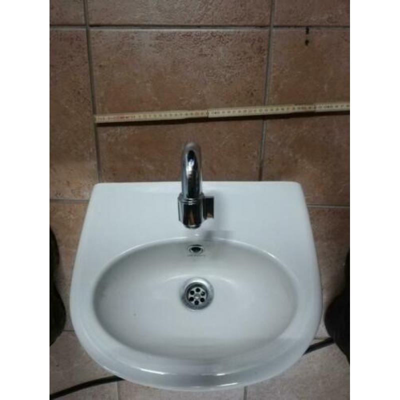 Fontijn toilet, wasbak, Hansa kraan, crème sphinx.