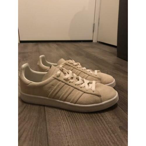 Nieuwe Adidias schoenen in doos